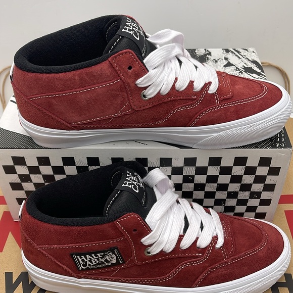 Vans Men’s Skate Half Cab
Pig Suede Brick
VN0A5KYABRI Sneakers - Picture 2 of 16
